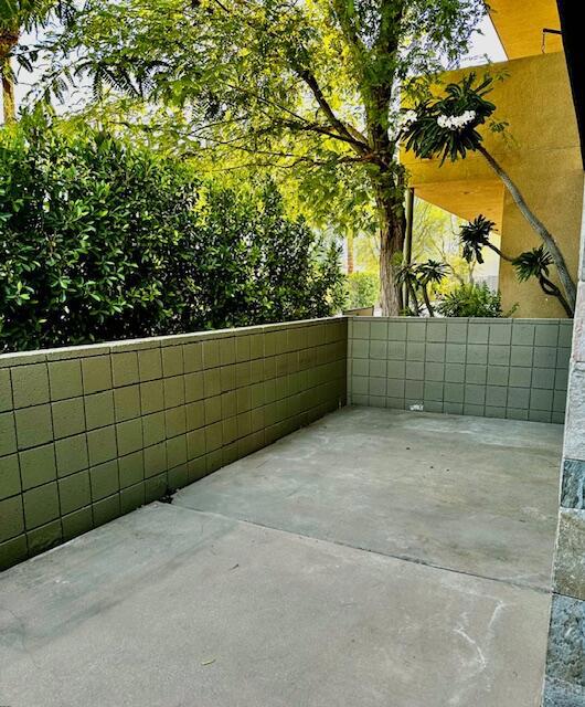 870 E Palm Canyon Drive, Palm Springs CA: https://media.crmls.org/mediaz/abc39dfc-b578-43b9-b6ce-2610d7312d48.jpg