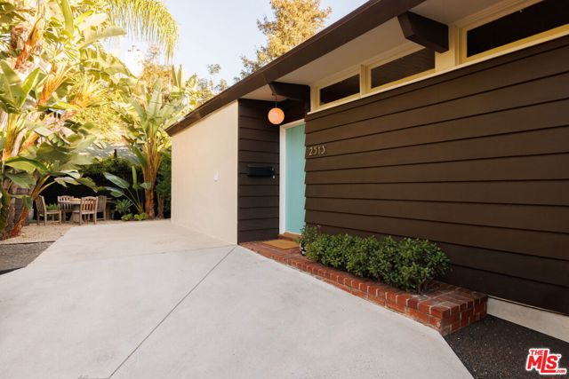 1 Bed Home for Sale in Los Angeles, California
