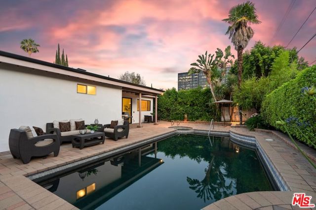 4841 Swinton Avenue, Encino CA: https://media.crmls.org/mediaz/abc43317-3e25-4551-8eb8-732b2145b7a6.jpg