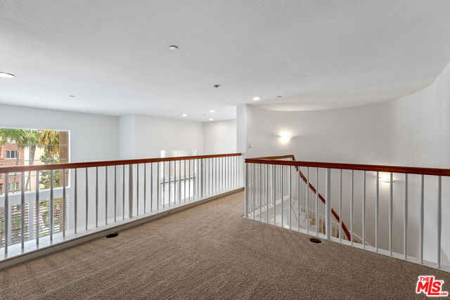5831 Seawalk Drive, Playa Vista CA: https://media.crmls.org/mediaz/abc51b97-aefe-4262-a33a-5efaf5b02b7d.jpg