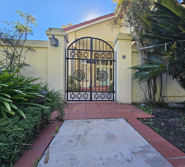 Detail Gallery Image 2 of 28 For 4515 Ocean Valley Ln, San Diego,  CA 92130 - 6 Beds | 3 Baths