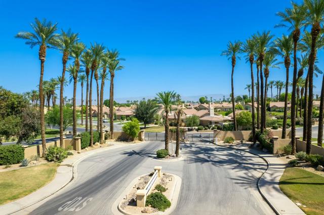 17 Margarita Road, Palm Desert CA: https://media.crmls.org/mediaz/abc5b843-fb85-4c9f-9f36-79fddba99234.jpg
