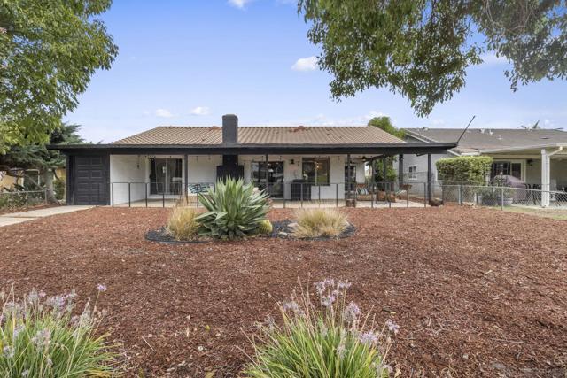 23235 Canyon Lake Dr S, Canyon Lake CA: https://media.crmls.org/mediaz/abc5d6ff-8df9-4bf9-8da7-c4a869f4e58a.jpg