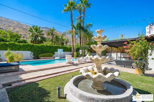 1861 S Palm Canyon Drive, Palm Springs CA: https://media.crmls.org/mediaz/abc6cab1-0502-48c5-ace0-d6969f048af7.jpg