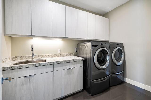 23 Emerald Court, Rancho Mirage CA: https://media.crmls.org/mediaz/abc78b5f-27c9-4284-9224-3c6b4208b403.jpg