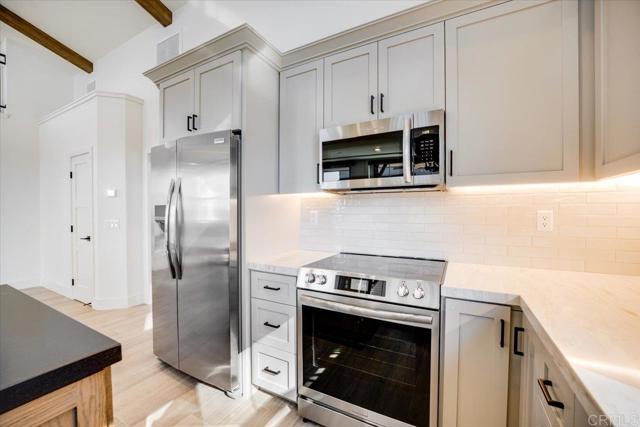 Detail Gallery Image 10 of 26 For 331 D St, Ramona,  CA 92065 - 2 Beds | 2 Baths