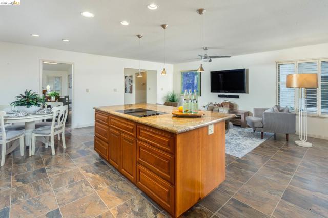 Image 23 of 59 For 3237 Vera Cruz Dr