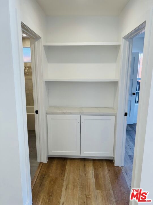 3815 Fernwood Avenue, Los Angeles CA: https://media.crmls.org/mediaz/abc8e55a-bba7-4537-9536-a1c6139275d3.jpg