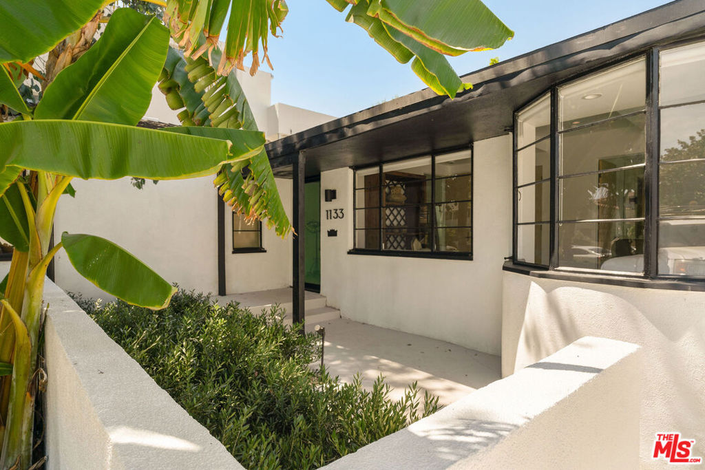 1133 S Cochran Avenue