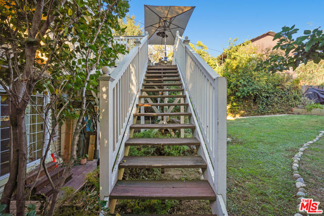 656 Parkman Avenue, Los Angeles CA: https://media.crmls.org/mediaz/abc9b4bb-90bd-464e-861d-641fd7d6f7c4.jpg