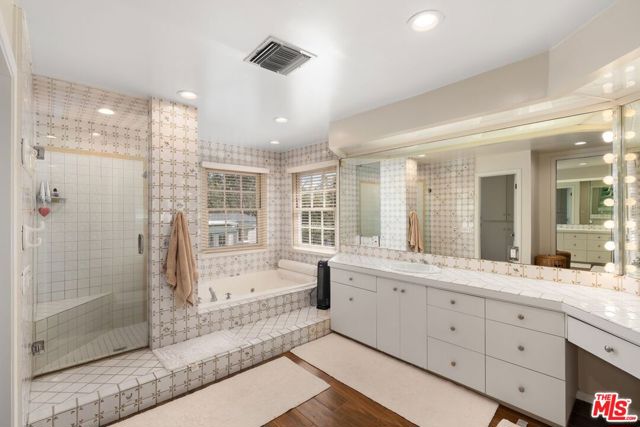 444 Loring Avenue, Los Angeles CA: https://media.crmls.org/mediaz/abc9cf66-3b6d-4aa1-b613-0997f06e8174.jpg
