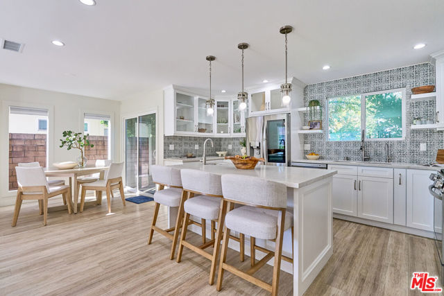 4211 W Woodland Avenue, Burbank CA: https://media.crmls.org/mediaz/abcab352-3da6-46e4-b20a-925ae9885ec0.jpg