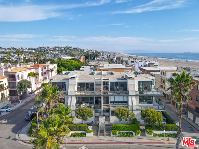 6209 Pacific Avenue, Playa del Rey CA: https://media.crmls.org/mediaz/abcb3466-2ff3-4cc2-8342-142af376eed3.jpg