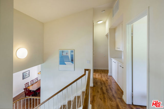 3735 Montuso Place, Encino CA: https://media.crmls.org/mediaz/abcb354e-1bef-4110-b056-bc74fa30268b.jpg