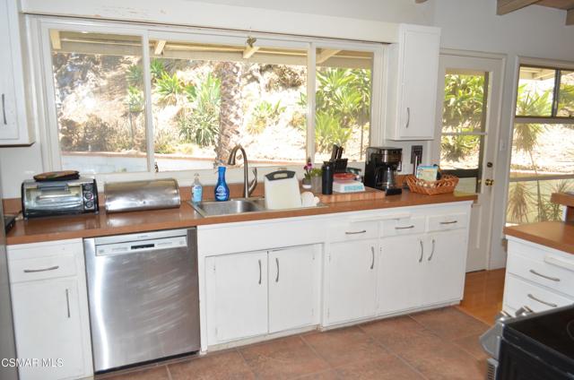 550 Arch Place, Glendale CA: https://media.crmls.org/mediaz/abcb41ae-fa38-46d5-b13e-3a6d3c5a7bc0.jpg