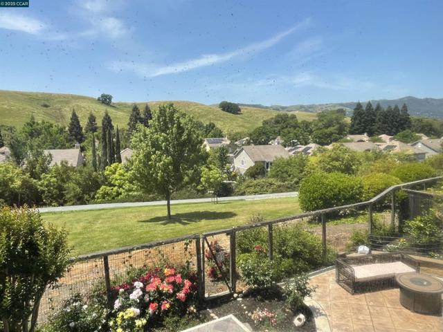 315 Glasgow Circle, Danville CA: https://media.crmls.org/mediaz/abcb5da6-50ea-4331-9d54-eec5c08a8af2.jpg