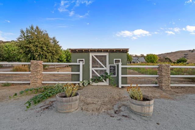 6840 Southside Road, Hollister CA: https://media.crmls.org/mediaz/abcb69ff-0dd7-477c-aafa-a4188d5a9d1c.jpg