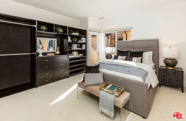 739 20th Street, Santa Monica CA: https://media.crmls.org/mediaz/abcb70a3-9884-485d-a587-00aa36162e05.jpg