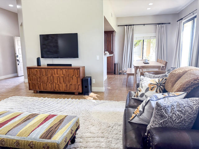 54974 Oaktree, La Quinta CA: https://media.crmls.org/mediaz/abcb89cf-f5e7-476b-8dc0-e8e73fb601cf.jpg