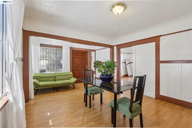 2514 21St Ave, Oakland CA: https://media.crmls.org/mediaz/abcc047d-7961-4ab0-9bf9-528978b765c7.jpg