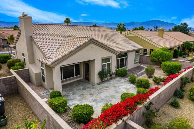 78462 Palm Tree Avenue, Palm Desert CA: https://media.crmls.org/mediaz/abcc2953-1527-47ee-b85a-74889212e9c2.jpg