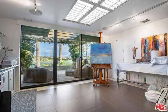 4 Trinity Court, Rancho Mirage CA: https://media.crmls.org/mediaz/abcd4231-0fe9-4b9e-bee7-0b84dc72944f.jpg