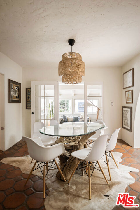 1012 Superba Avenue, Venice CA: https://media.crmls.org/mediaz/abcd9fe9-3833-4f3e-9f8e-3e83a9f15e71.jpg