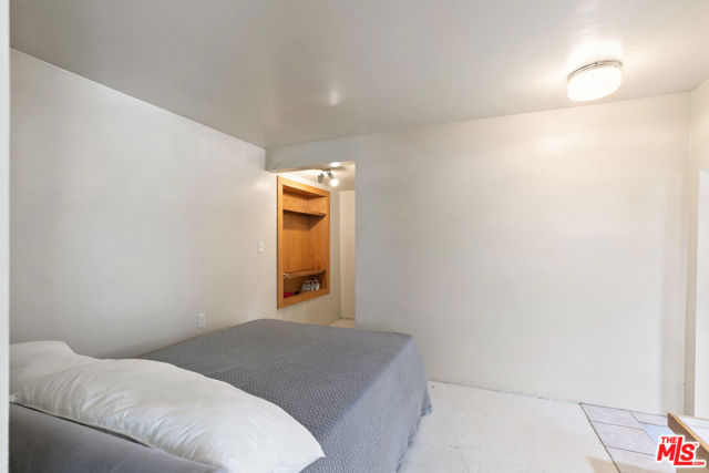 11320 Alethea Drive, Sunland CA: https://media.crmls.org/mediaz/abcdd555-579a-4d63-a5a3-2c51f259531e.jpg
