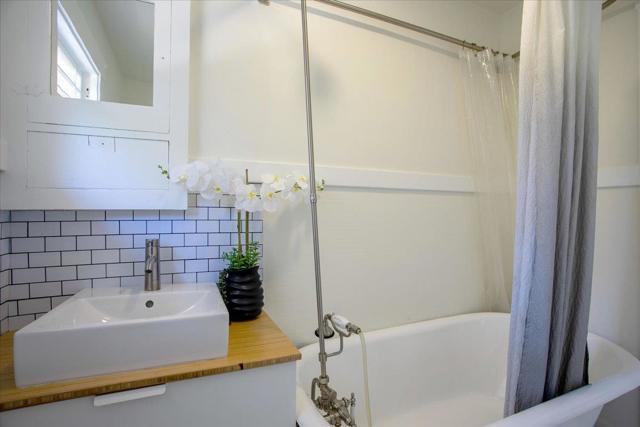 524 8th Avenue, Menlo Park CA: https://media.crmls.org/mediaz/abcdea25-0573-4871-b92e-9218ef9ba0df.jpg