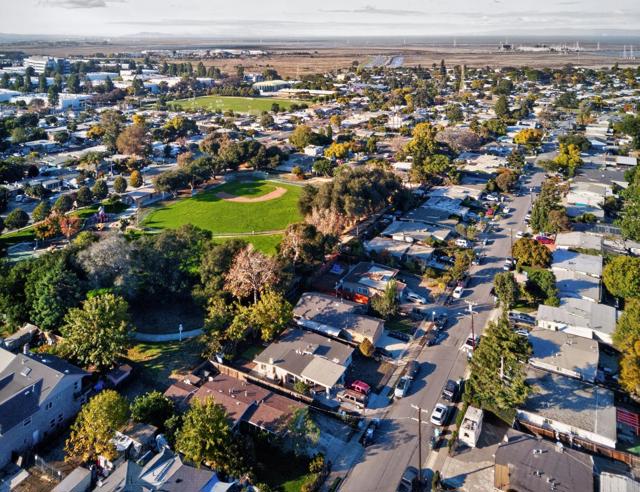 2509 Illinois Street, East Palo Alto CA: https://media.crmls.org/mediaz/abce8670-9186-4c12-94a1-78ad2941280a.jpg