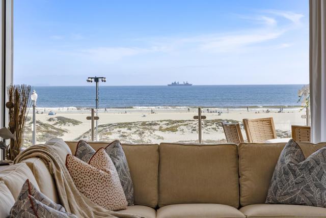 1059 Ocean Blvd, Coronado CA: https://media.crmls.org/mediaz/abcea62a-7420-438b-bbbd-48bedfcf8100.jpg