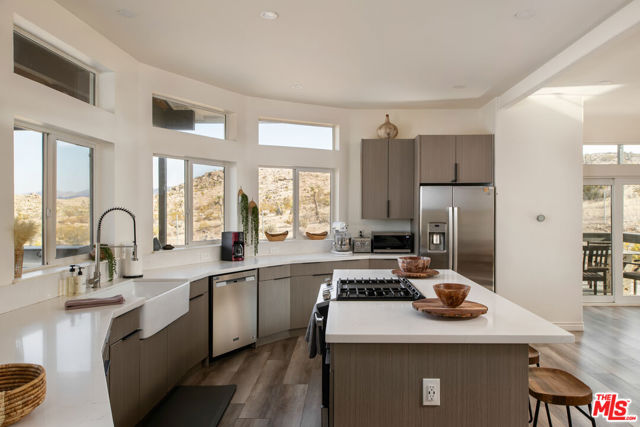 59855 Security Drive, Yucca Valley CA: https://media.crmls.org/mediaz/abcebbaa-8a54-4501-a5e1-301fbb7df9de.jpg