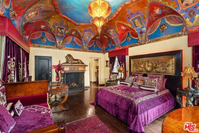 4320 Cedarhurst Circle, Los Angeles CA: https://media.crmls.org/mediaz/abcebbe0-81be-4743-943a-1f7e29ddbec4.jpg