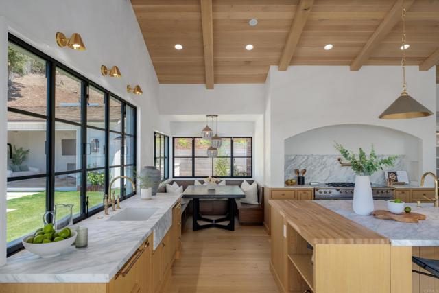 6260 Waverly Avenue, La Jolla CA: https://media.crmls.org/mediaz/abcf56fe-40f5-4e9d-a6f7-8bd4cca18c09.jpg