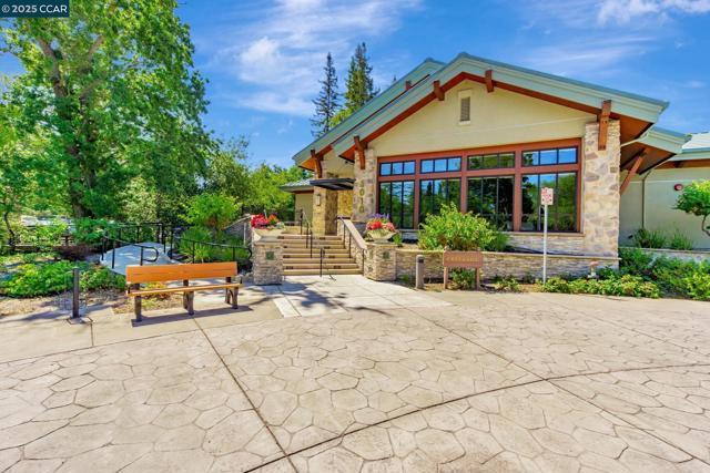 4467 Terra Granada Dr, Walnut Creek CA: https://media.crmls.org/mediaz/abcf5b90-381c-4214-9835-694b1148c497.jpg