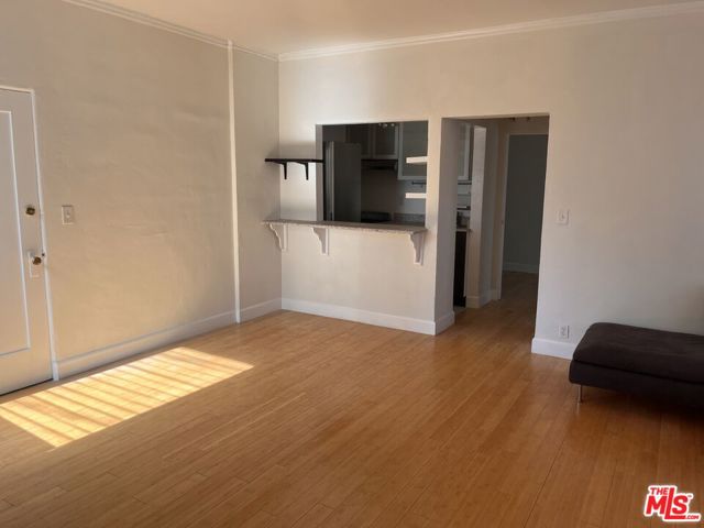 133 S Elm Drive, Beverly Hills CA: https://media.crmls.org/mediaz/abcfb1a3-7934-41ba-9bd5-a2ff4a71c07c.jpg