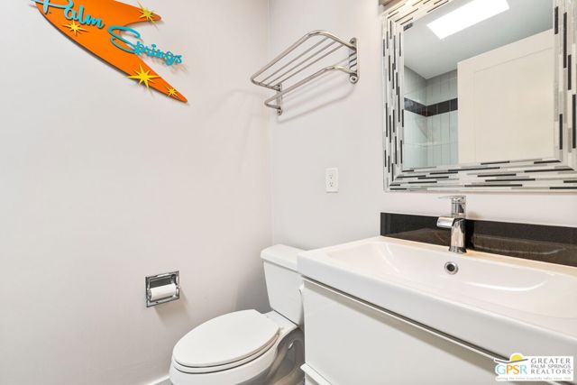 3351 E Paseo Barbara, Palm Springs CA: https://media.crmls.org/mediaz/abd07189-b661-4093-b6de-35ba6175539e.jpg