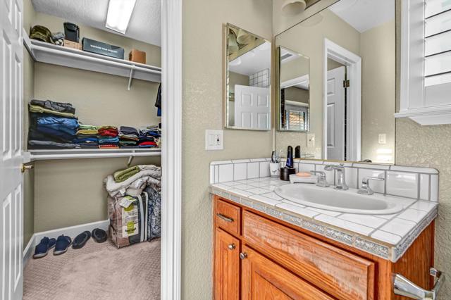 33140 Lilac Road, Valley Center CA: https://media.crmls.org/mediaz/abd09e59-bd6d-42f1-84d7-63ba7d14dab6.jpg