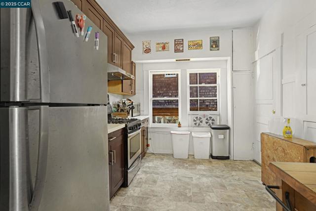 2006 Parker St, Berkeley CA: https://media.crmls.org/mediaz/abd0f220-16e0-4ddb-b866-d7ccf9642fc4.jpg