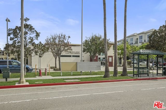 6400 Crescent Parkway, Playa Vista CA: https://media.crmls.org/mediaz/abd269c6-57f4-4138-98f7-f5d542b1a3b2.jpg