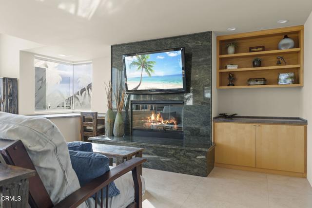3629 Ocean Drive, Oxnard CA: https://media.crmls.org/mediaz/abd2af13-db17-49d3-89b0-502587234821.jpg