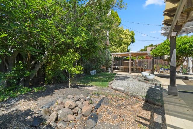 3172 Morris Drive, Palo Alto CA: https://media.crmls.org/mediaz/abd38b9c-b896-4473-88da-41ce8085cc76.jpg