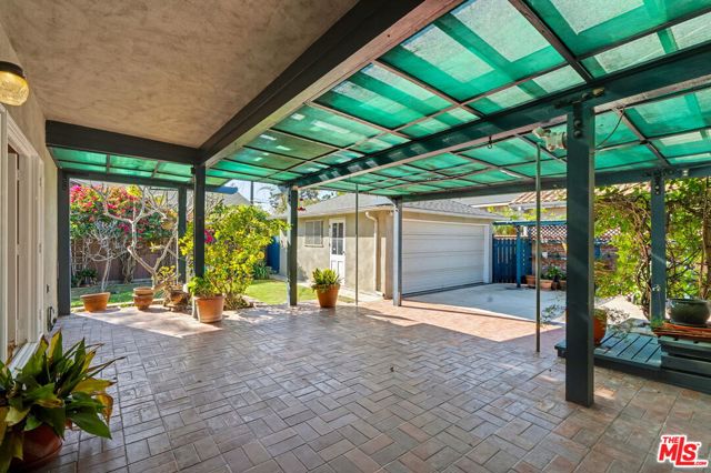 1314 Palms Boulevard, Venice CA: https://media.crmls.org/mediaz/abd3a0bb-6251-460c-aca0-ebf1a90a1966.jpg