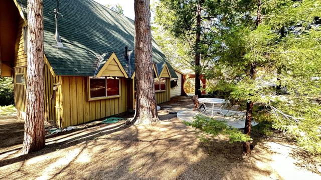 52143 Acorn Lane, Idyllwild CA: https://media.crmls.org/mediaz/abd4f417-8b95-4c47-b9b1-0c31c1124c76.jpg