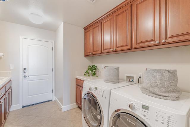 2531 Leona Pl, Pleasanton CA: https://media.crmls.org/mediaz/abd5783d-1615-471e-8555-57bbaacb59ed.jpg
