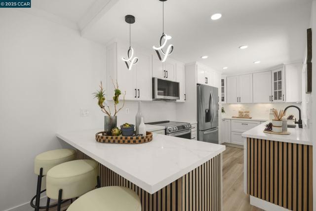1133 Golden Rain Road, Walnut Creek CA: https://media.crmls.org/mediaz/abd5ac0d-3cbe-4d26-b040-25c3e6d1838e.jpg