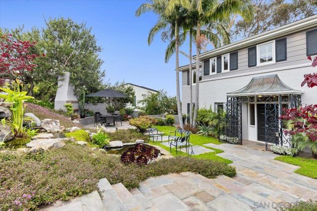 2205 Locust St, San Diego CA: https://media.crmls.org/mediaz/abd5b606-7769-4b6a-9248-0a343019893a.jpg