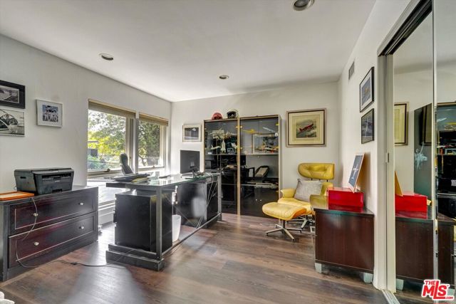 3530 Royal Woods Drive, Sherman Oaks CA: https://media.crmls.org/mediaz/abd5d7ec-a7b6-4d2d-a116-cb98e6ad802d.jpg