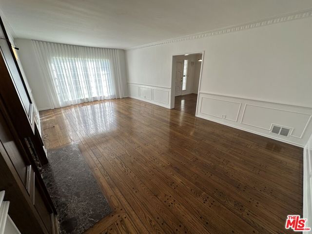 619 N Canon Drive, Beverly Hills CA: https://media.crmls.org/mediaz/abd5fbc4-b772-481f-b315-d499a910dc65.jpg