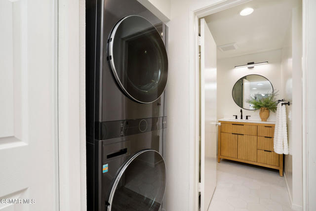 17914 Magnolia Boulevard, Encino CA: https://media.crmls.org/mediaz/abd6a72c-00b0-4b1c-b95c-eb711069d9e2.jpg